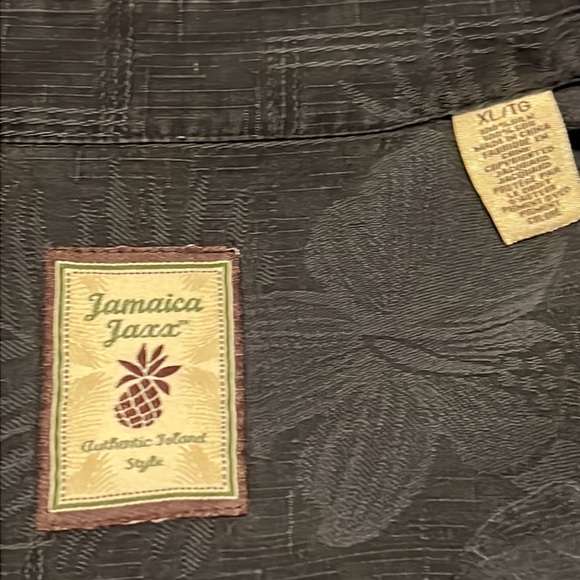 CASUAL BUTTON UP SHORT SLEEVED SHIRT (XL) - Picture 7 of 14